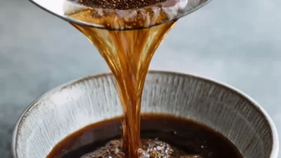 Preparing tamarind pulp for juice